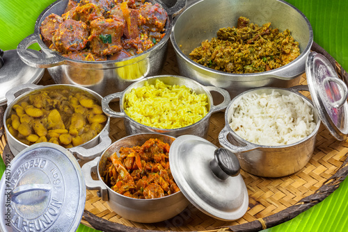 Ensemble de spécialités culinaires créoles réunionnaises 