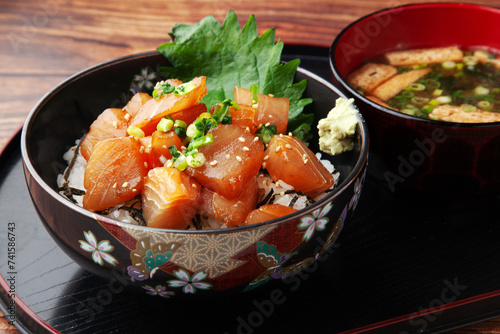 ビンチョウマグロの漬け丼 photo