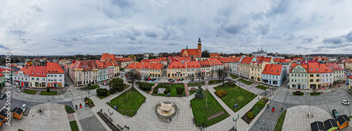 Stare miasto z rynkiem, Wodzisław Śląski na Śląsku w Polsce. Panorama zimą z lotu ptaka