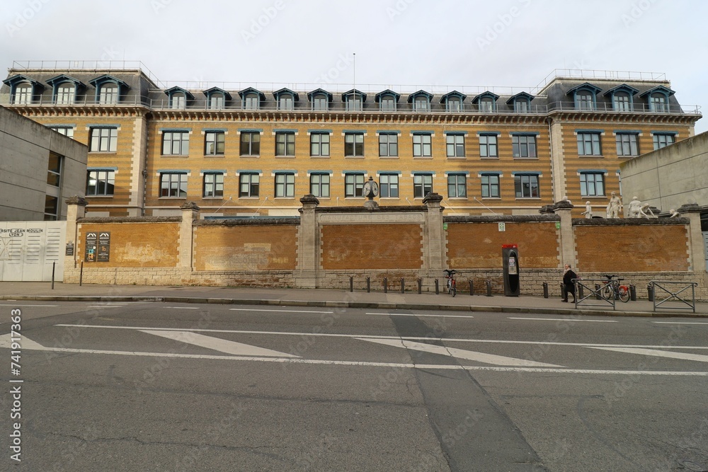 Obraz premium L'université Jean Moulin Lyon 3, vue de l'extérieur, ville de Lyon, département du Rhône, France