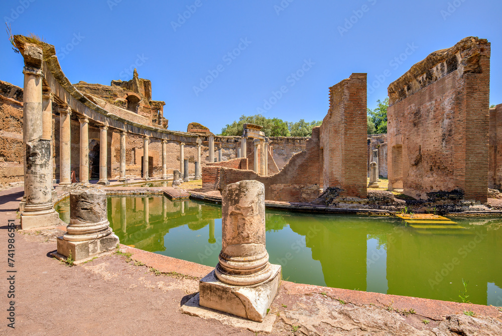 Théâtre maritime de la Villa D'Hadrien, Tivoli, Italie