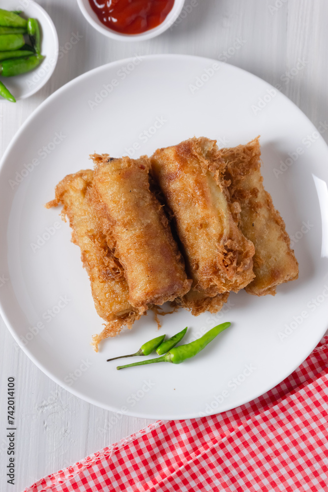 Sosis solo is a deep fried snack with shredded chicken inside, available in traditional markets or street food sellers. Usually served with chili or sauce Sosis solo is a deep fried snack with shredded chicken inside, available in traditional markets or street food sellers. Usually served with chili or sauce