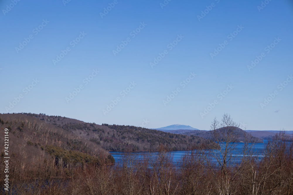 Obraz premium distant mountain over lake
