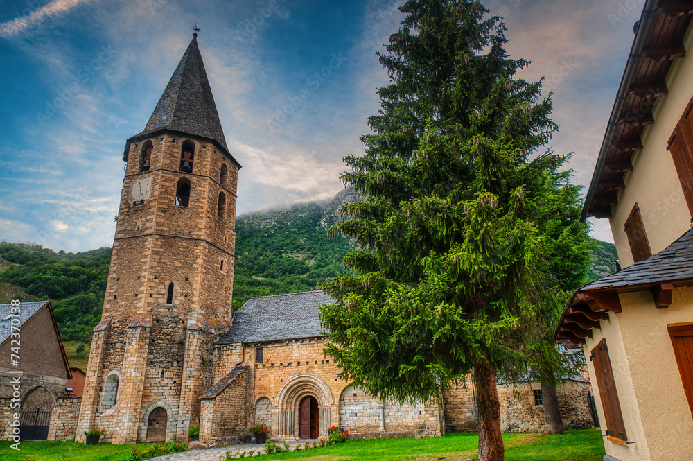 Salardu is the capital of the municipality of Alto Arán located in Valle de Aran in the province of Lerida, autonomous community of Catalonia, Spain.