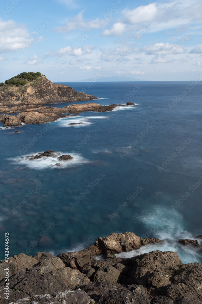 青い空と青い海