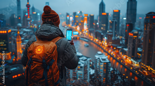 A travelers use their smartphones In the middle of the cold weather, the big city is comfortable.
