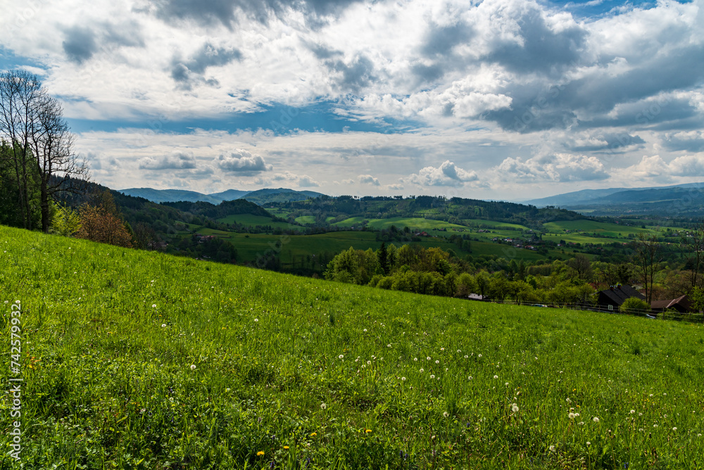 Obraz premium Beautiful springtime Beskid mountains - view above Vendryne hill in Czech republic