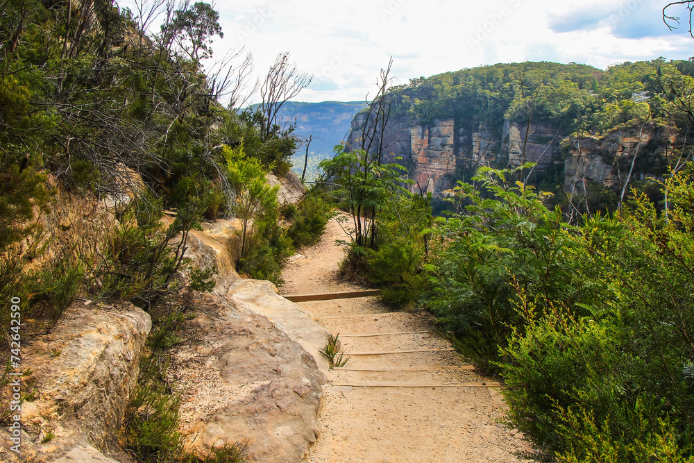 Prince Henry Cliff Walk from Katoomba to the Three Sisters rock formation in the Blue Mountains National Park, New South Wales, Australia
