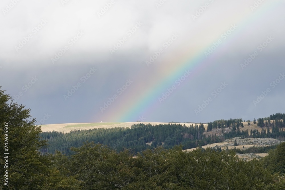 arc en ciel par un jour d'orage en Aubrac arc en ciel par un jour d'orage en Aubrac