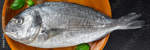 Foto sea bream fish raw seafood fresh eating cooking meal food snack on the table cop