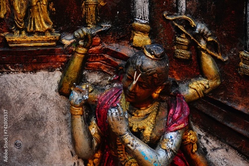 Foto statue of god krishna with four hands
