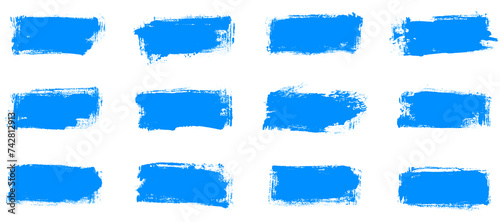 12 leere grunge Farbstreifen gemalt mit einem Pinsel in blau