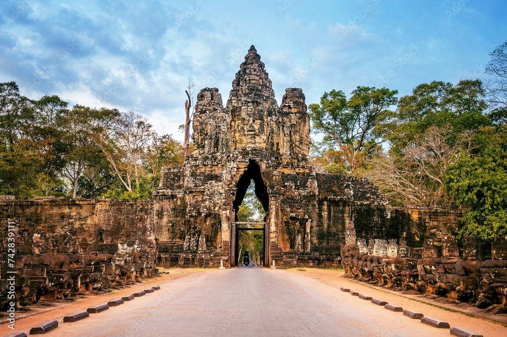 Fototapeta premium Sculptures South Gate Angkor Wat Siem Reap Cambodia