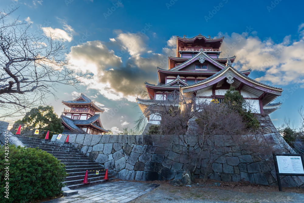 京都の伏見桃山城（模擬天守）の夕景、2月12日、日本