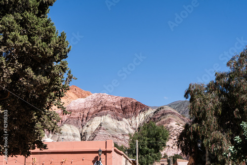 Paisaje de montagna en pueblo, cordillera, cerro de 7 colores.