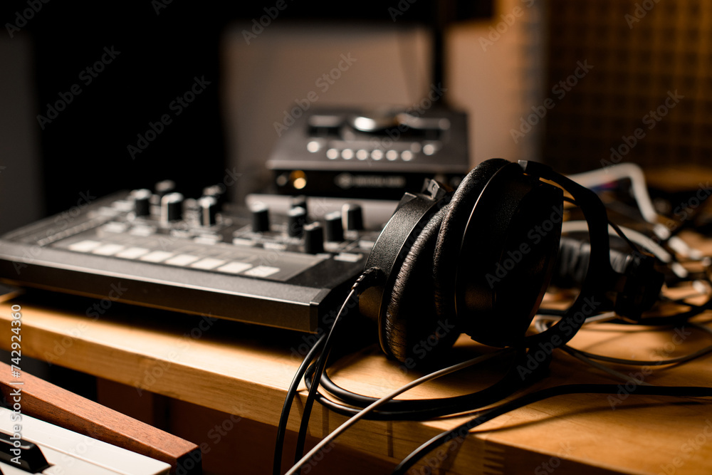 Selective focus on headphones in a modern recording studio - obrazy, fototapety, plakaty 