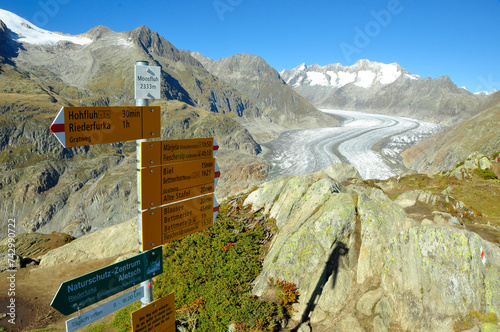 Wanderwege auf der Riederalp mit Blick auf den schmelzenden Aletschgletscher. Trekking path with panoramic view to the melting Aletschglacier. photo