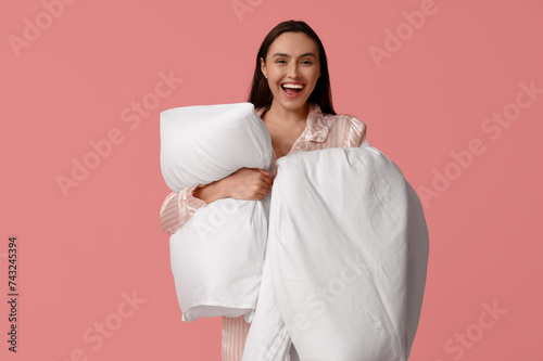 Pretty young woman with bla...