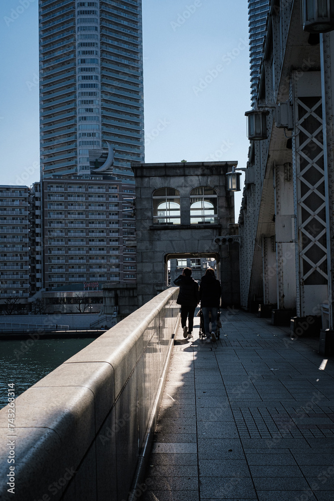 東京都築地勝どき橋の歩道