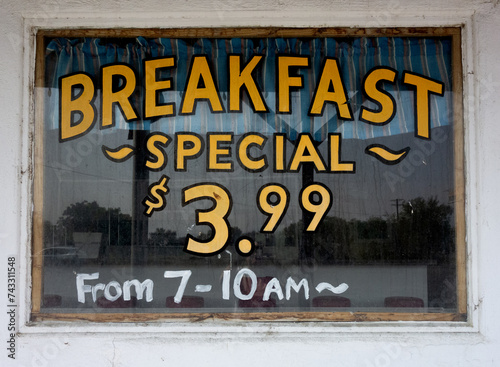 Φωτογραφία Breakfast sign in cafe, painted, USA, 2023.