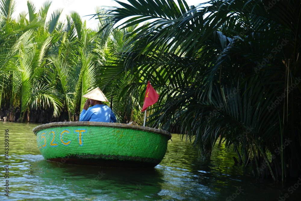 Coconut Boat in Hoi An, Vietnam - ベトナム ホイアン ココナッツフォレスト ココナッツボート
