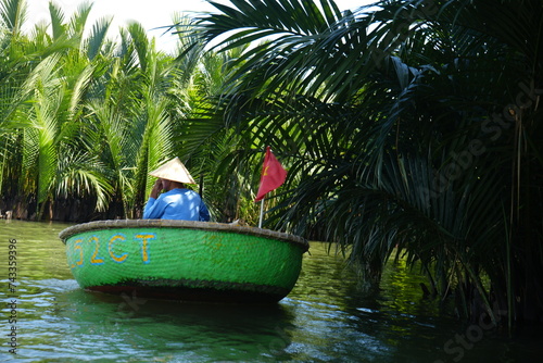 Obraz na płótnie Coconut Boat in Hoi An, Vietnam - ベトナム ホイアン ココナッツフォレスト ココナッツボート w salonie