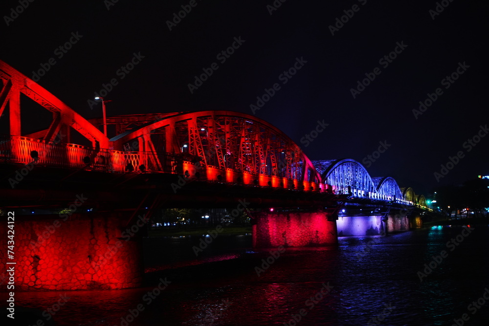 Trang Tien Bridge Light Up & Night Market in Hue, Vietnam - ベトナム フエ チャンティエン橋 ライトアップ 
