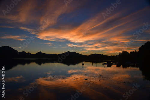 Abendrot über dem Hopfensee im Allgäu