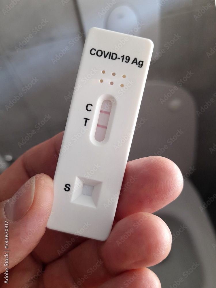 Tampone positivo al covid - virus Tampone positivo al covid - virus