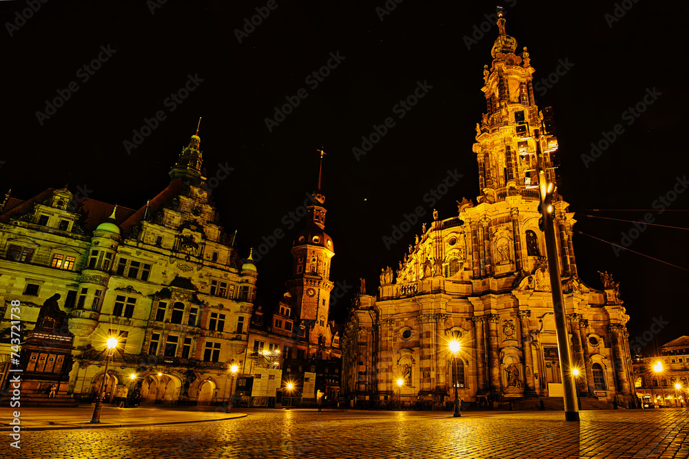Dresden Georgentor mit Kathedrale Sanctissimae Trinitatis