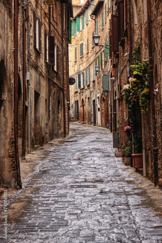 Fototapeta Naklejka Na Ścianę i Meble -  A street in the historic center of the city of Perugia.