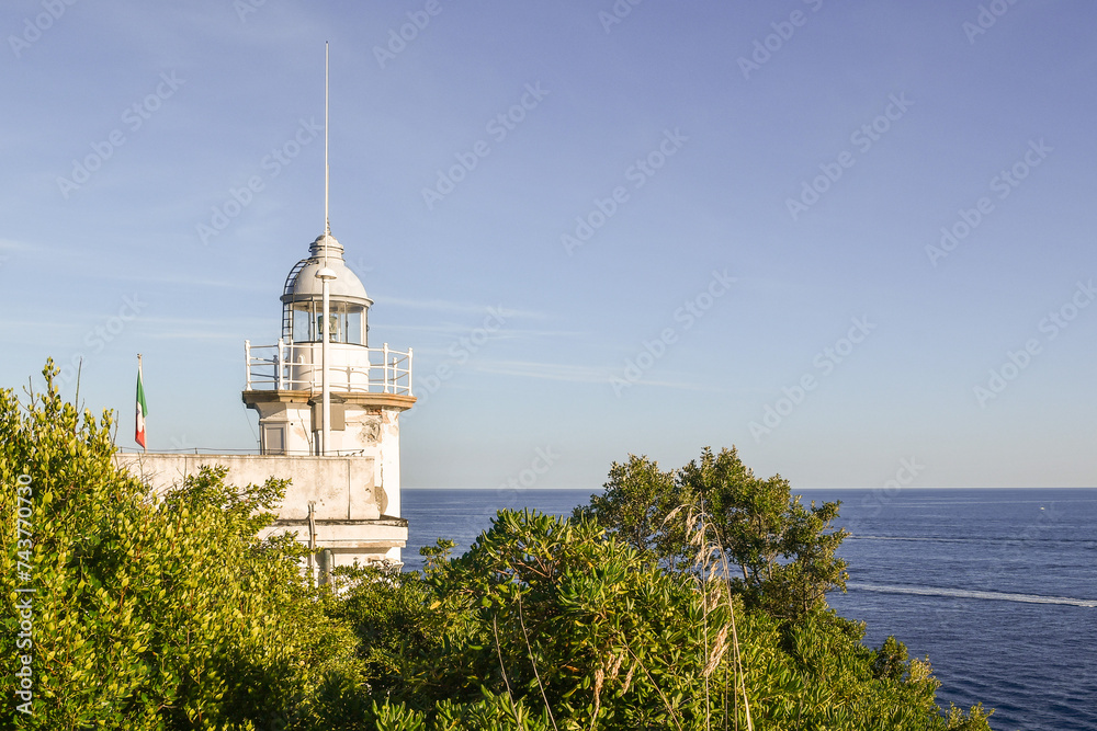 Φωτογραφία Top of the lighthouse built in 1870 on the tip of the Promontory of Portofino an