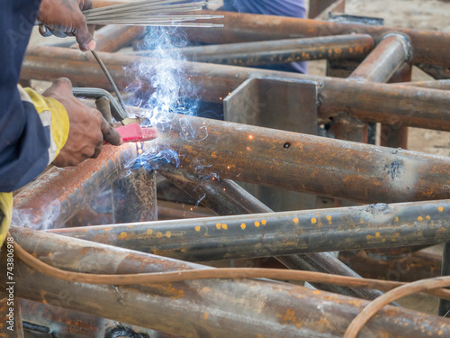 The uses of arc welding for metal column trusses. photo