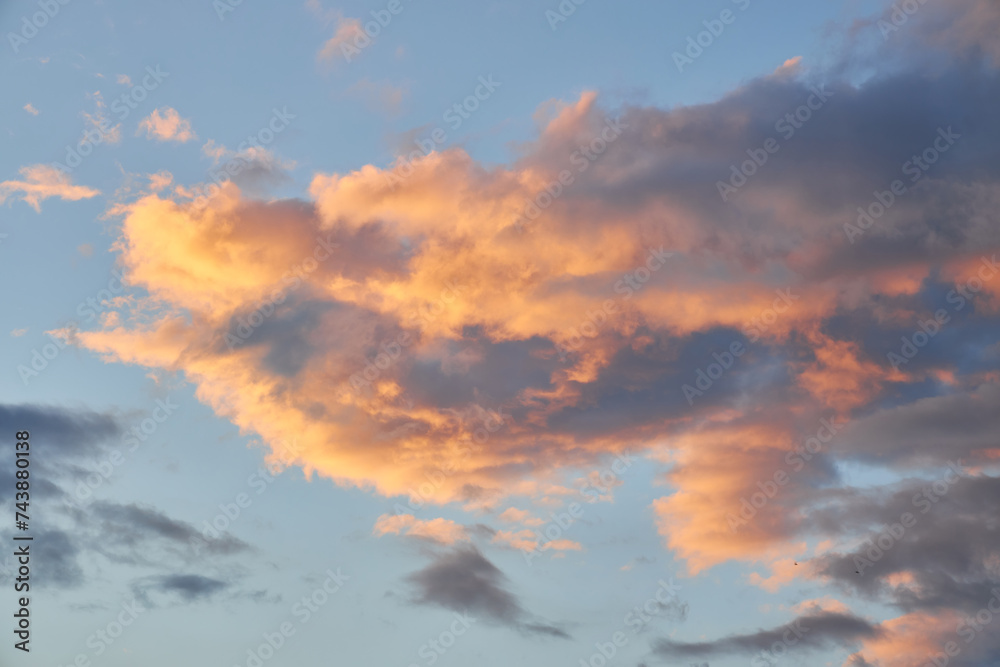 Obraz premium Cloudscape of cumulus sunset clouds