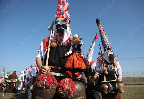 Cuadro en lienzo People called Kukeri parade in masks and ritual costumes, perform ritual dances to drive away evil spirits in the town of Elin Pelin, Bulgaria