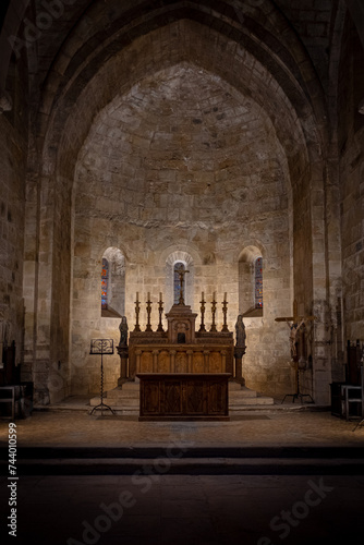 Fotografia Church altar at Fontfroide Abbey, France