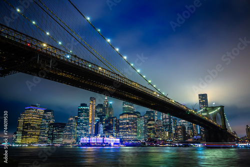 Fototapeta Naklejka Na Ścianę i Meble -  Brooklyn Bridge and Manhattan at night