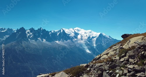 Vidéo de Drone 4K France - vue sur Mont blanc et sur Aiguille du midi à Chamonix