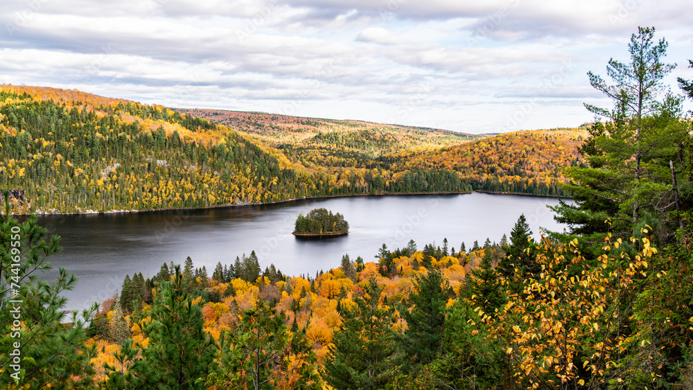 Fototapeta premium Mauricie, Canada - Oct 08 2022: Picture show the view in the Mauricie national park in colorful autumn