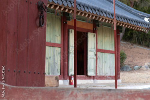 The exterior of the traditional Korean building © 안구정화