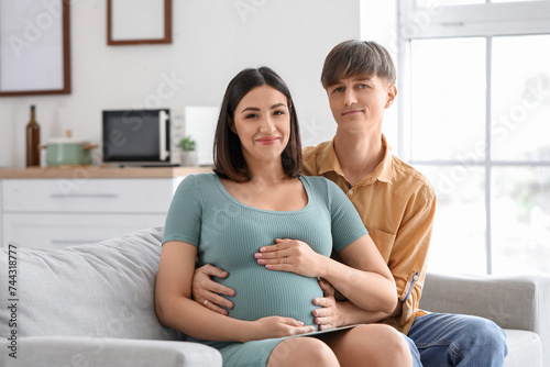 Happy expectant couple embr...