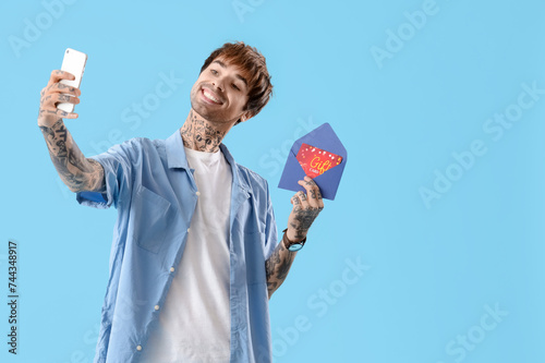 Young tattooed man with gif...