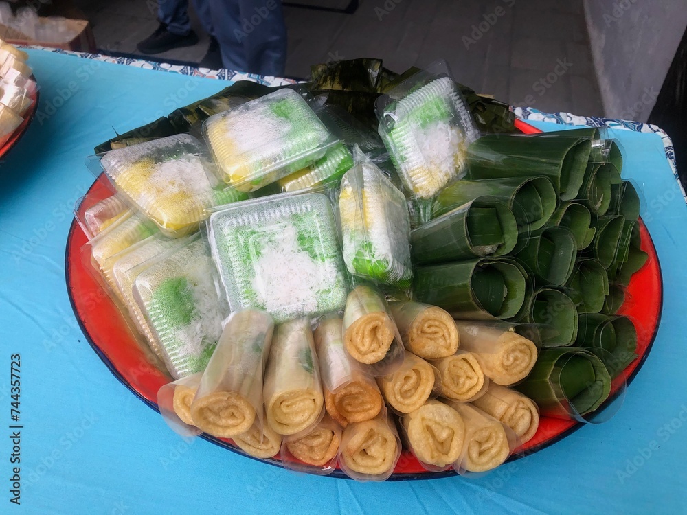 thai dessert on a tray
