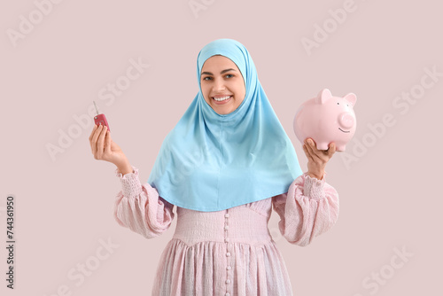 Young happy Muslim woman wi...