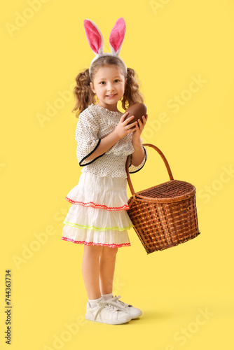 Cute little girl in bunny e...