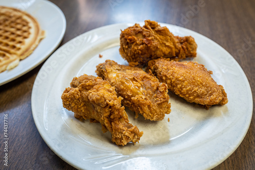 Obraz na płótnie Fried chicken and waffle w salonie