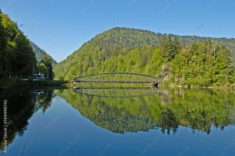 Eisenbrücke über den Doubs bei Biaufond, Jura, Schweiz