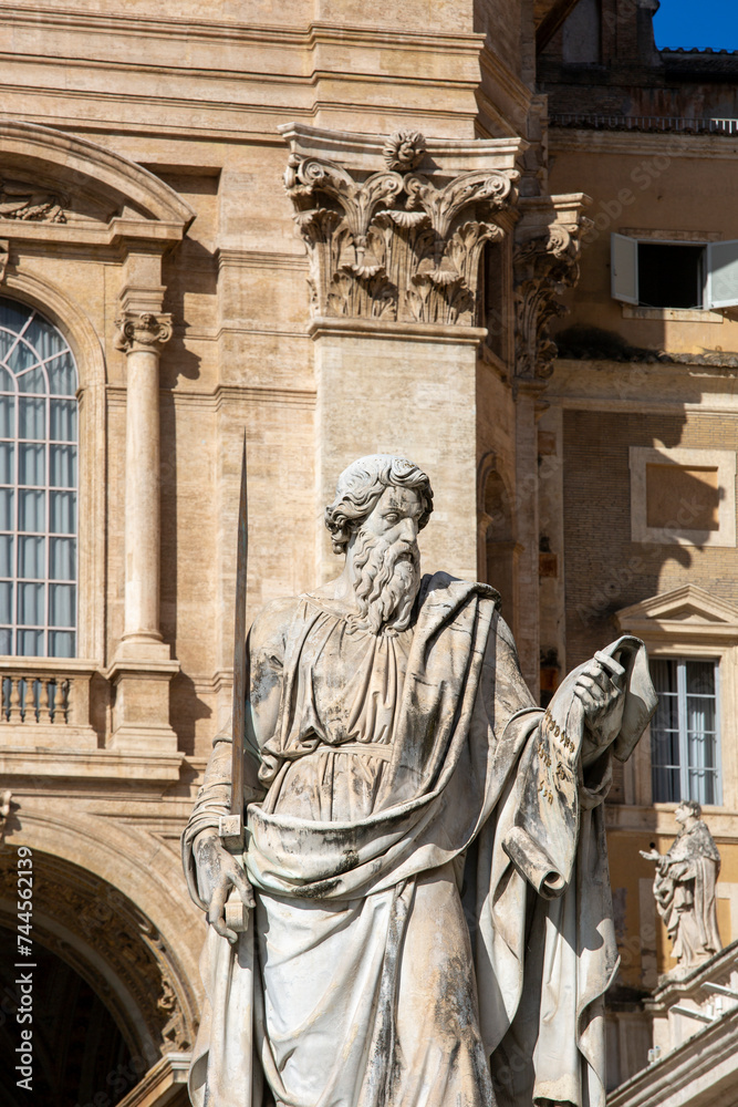 Obraz premium Statue of Saint Paul in front of Saint Peter's Basilica at St.Peter 's Square, Vatican, Rome, Italy