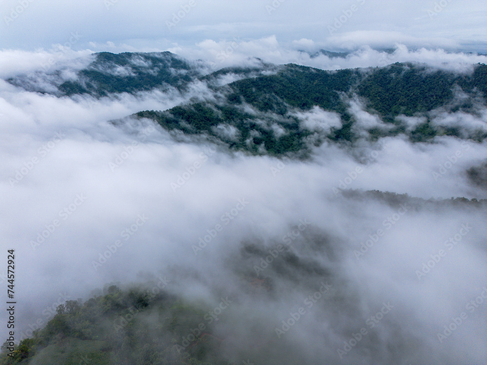 High-angle landscape in the sea of ​​mist exploring many forest areas the legend of the forest sky at the center of perfection. And the views here are the breathtaking pinnacle of winter in Thailand.