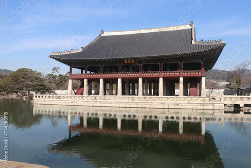 Canvas Print Gyeonghoeru Pavilion, Gyeongbokgung Palace in Seoul, Korea